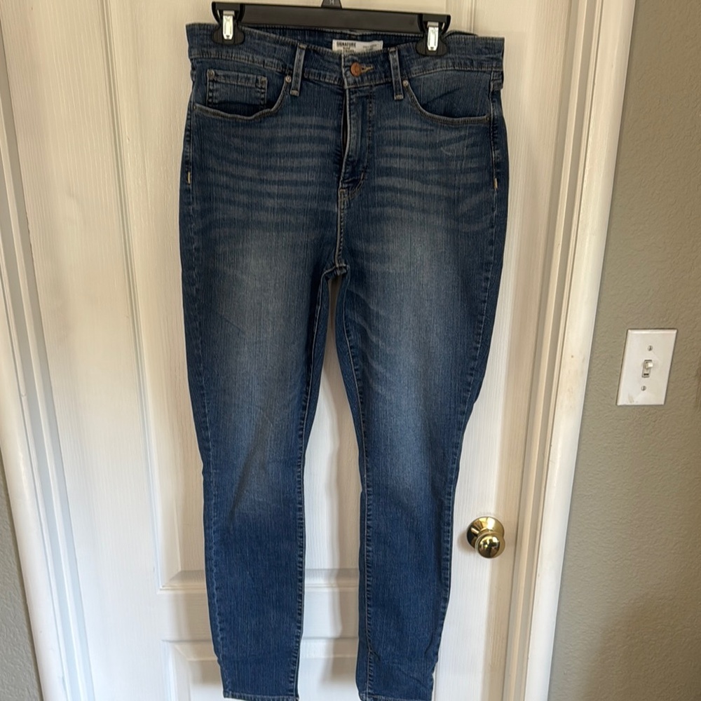 Signature by Levi Strauss Blue Stretch Skinny Jeans with Tapered Fit